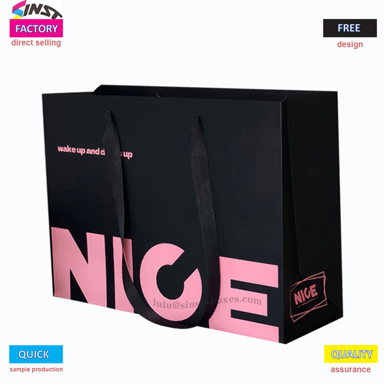 Ruházati papírzacskó